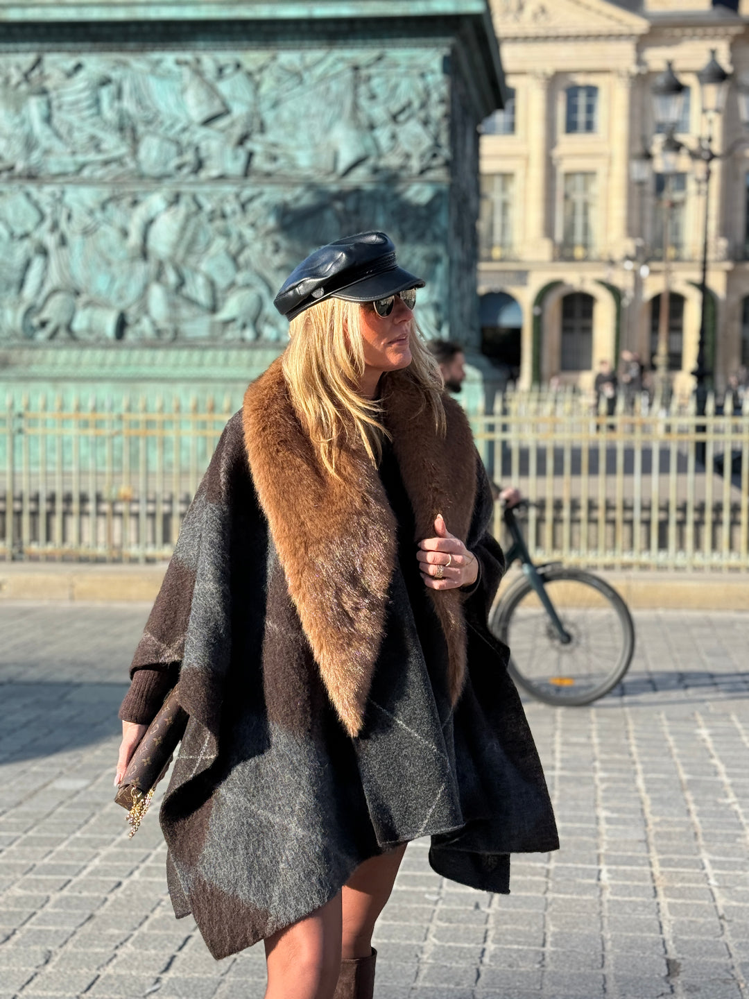 Cape fourrure carreaux gris 98825