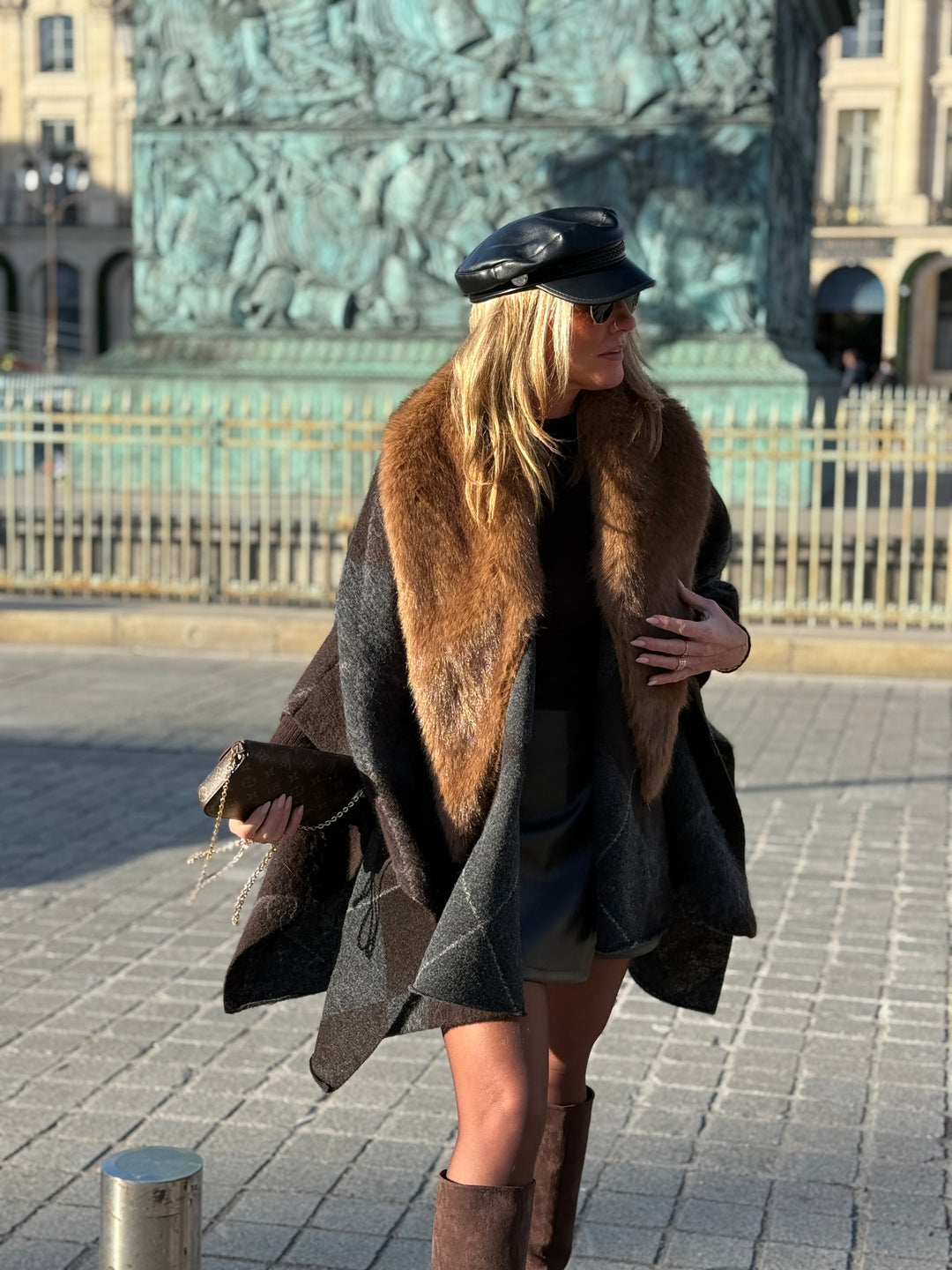 Cape fourrure carreaux gris 98825