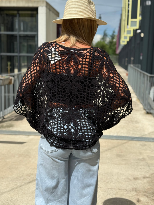Top crochet NOIR grosses fleurs 8050