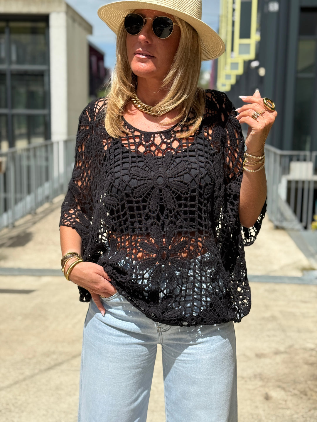 Top crochet NOIR grosses fleurs 8050