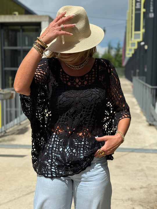 Top crochet NOIR grosses fleurs 8050