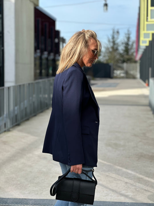 Blazer cintré bleu marine Karine 2208 (entre deux sous tailler)