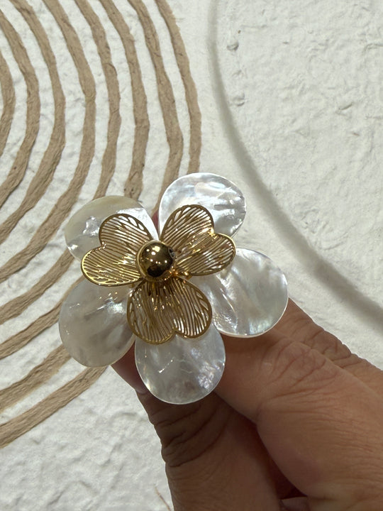 Bague gros fleuri nacre