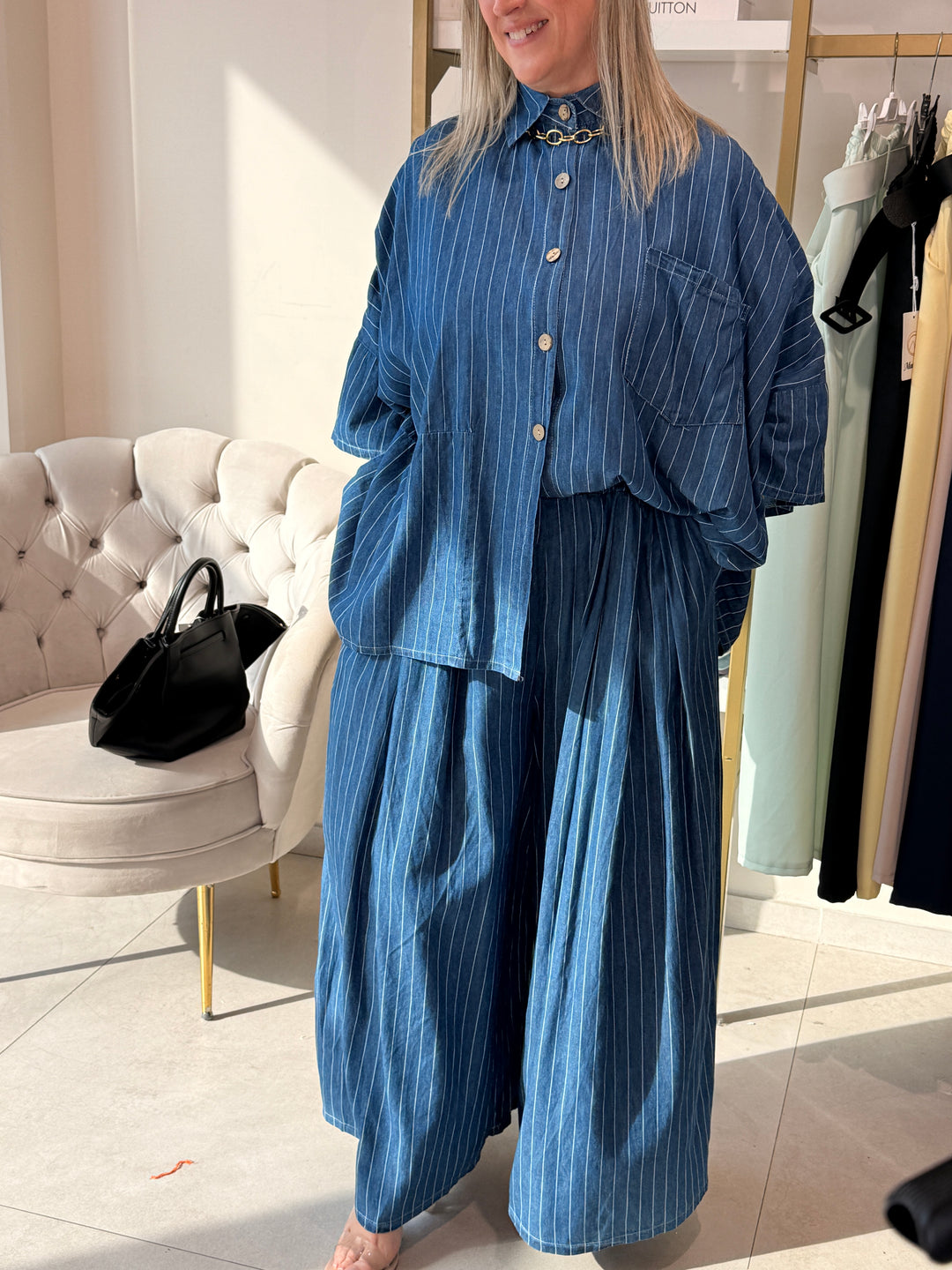 Ensemble LULU : chemise oversize et pantalon Palazzo