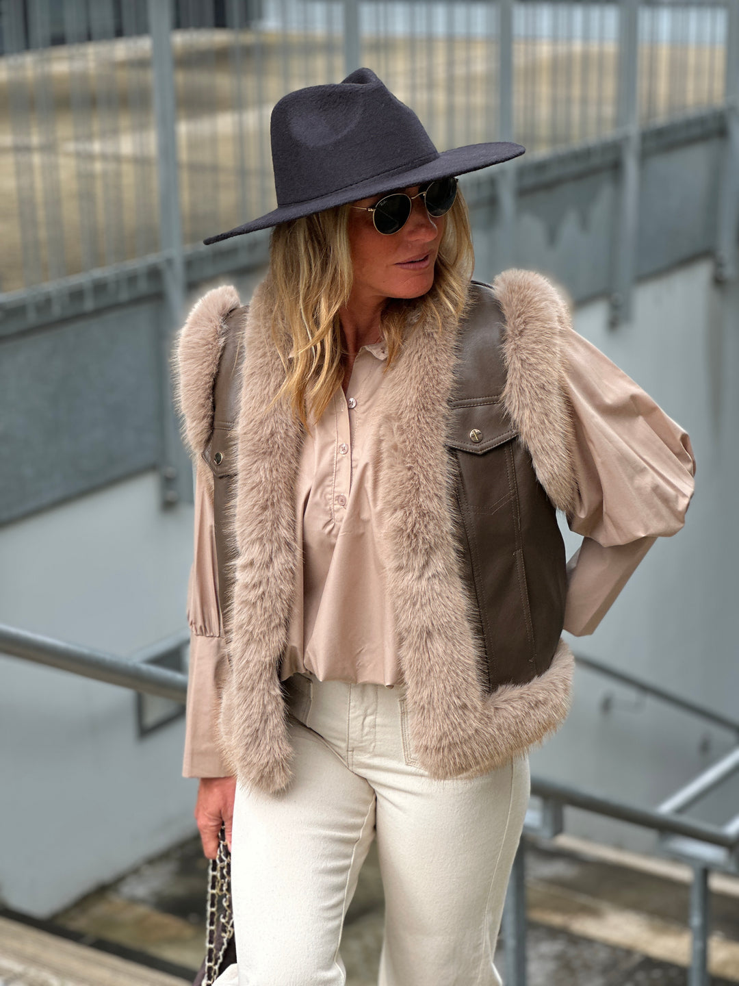 Veste sans manches similicuir fourrure 5627