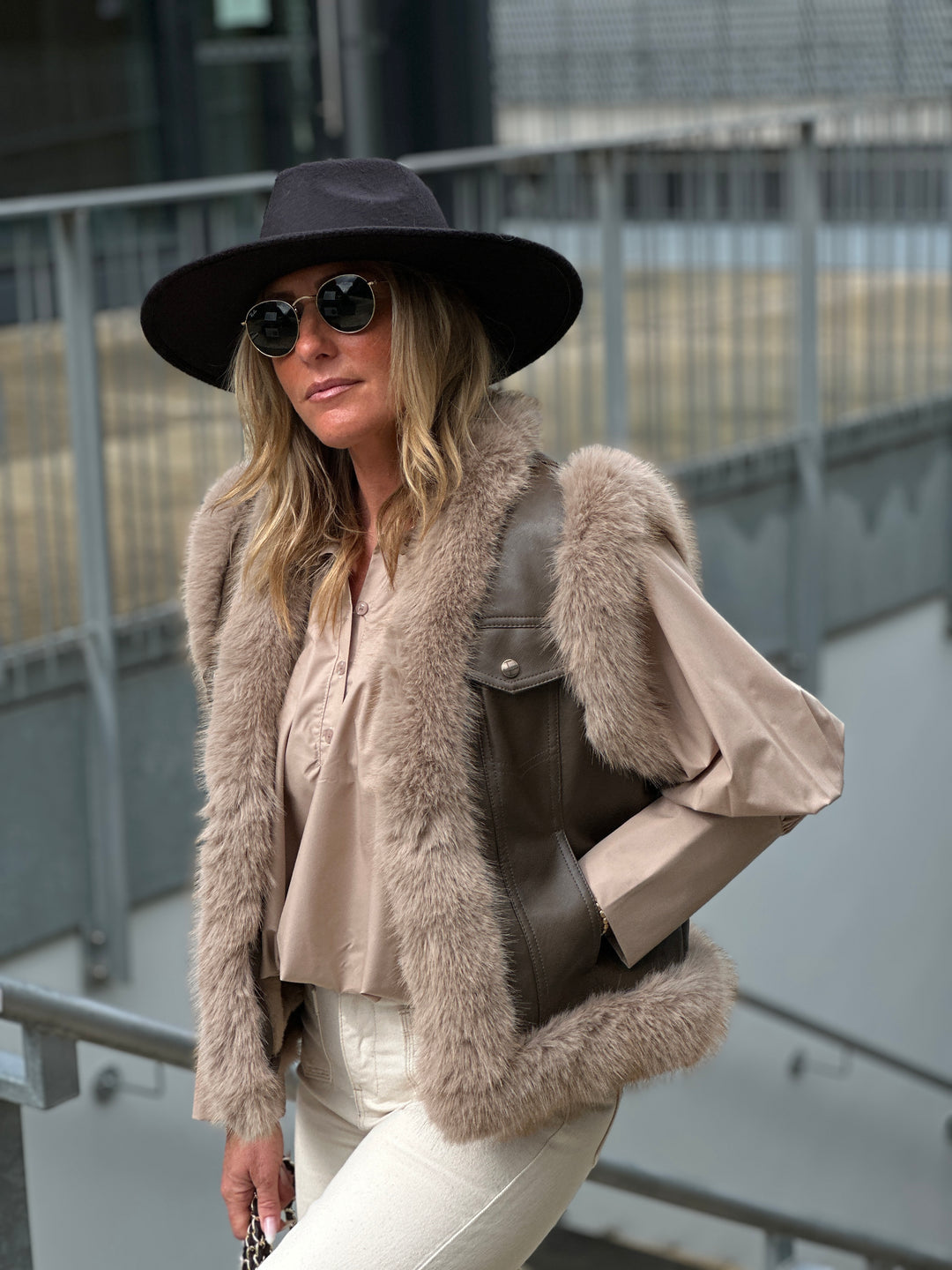 Veste sans manches similicuir fourrure 5627