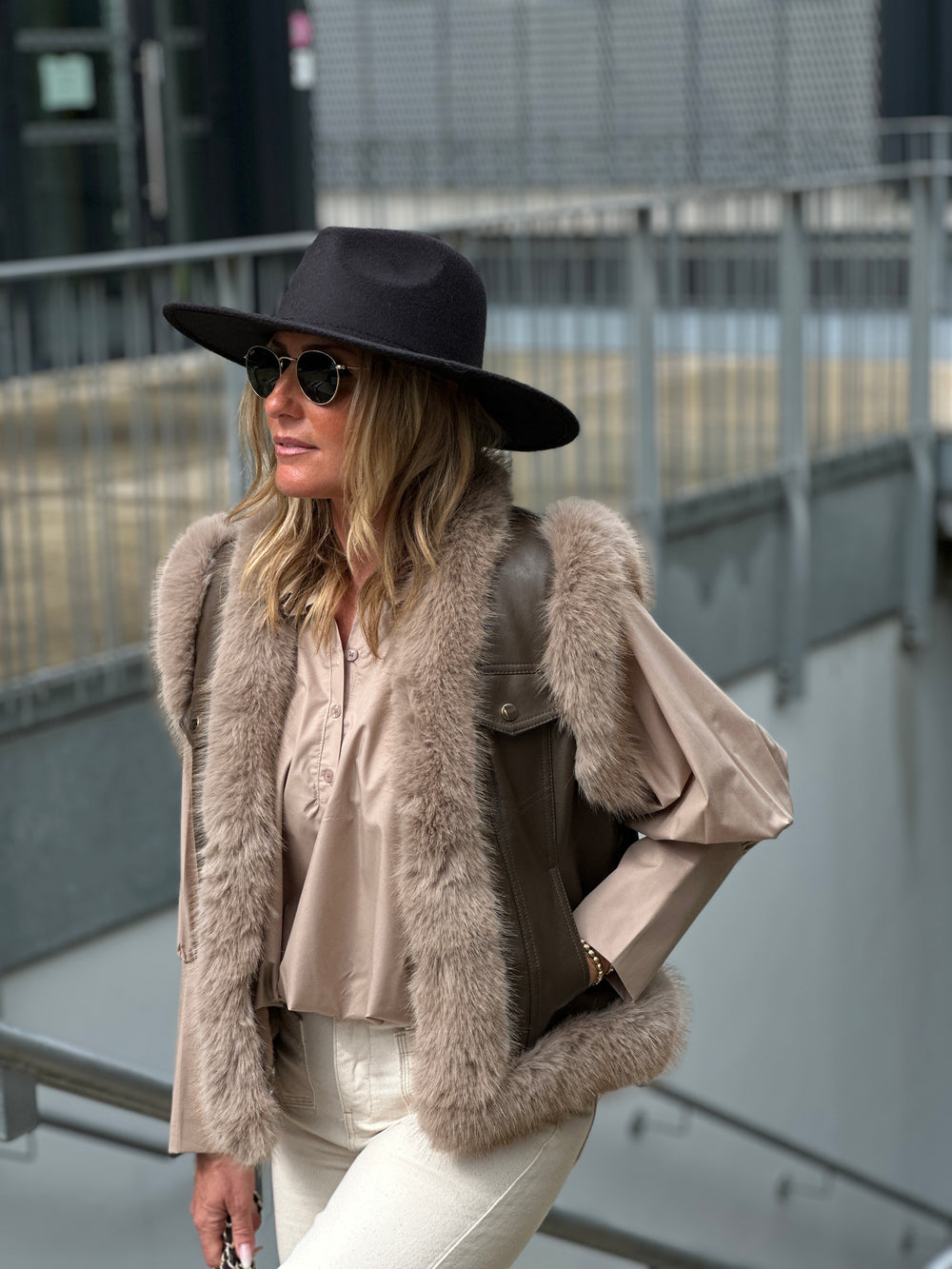 Veste sans manches similicuir fourrure 5627