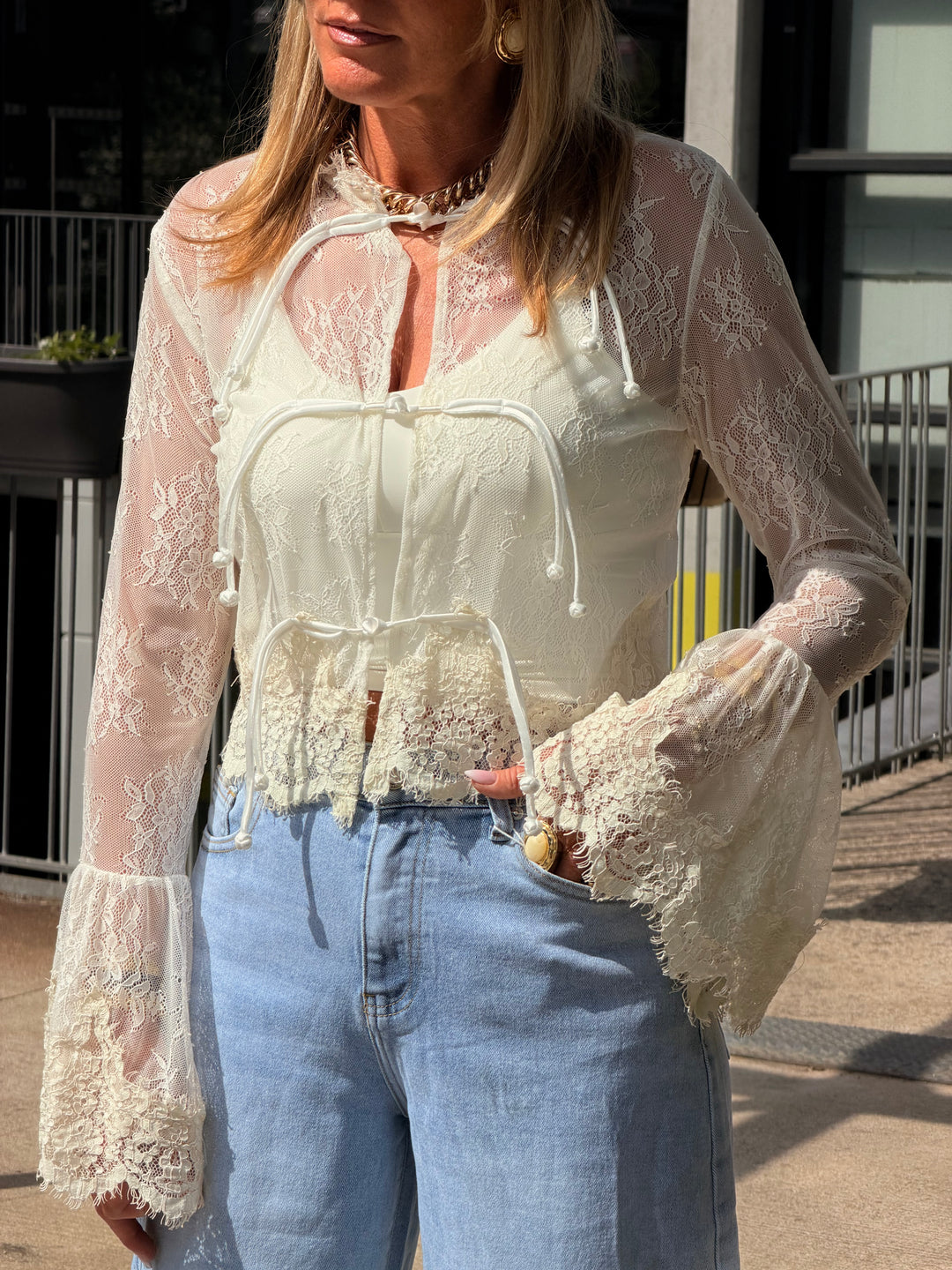 Blouse dentelle manches évasées ÉCRU