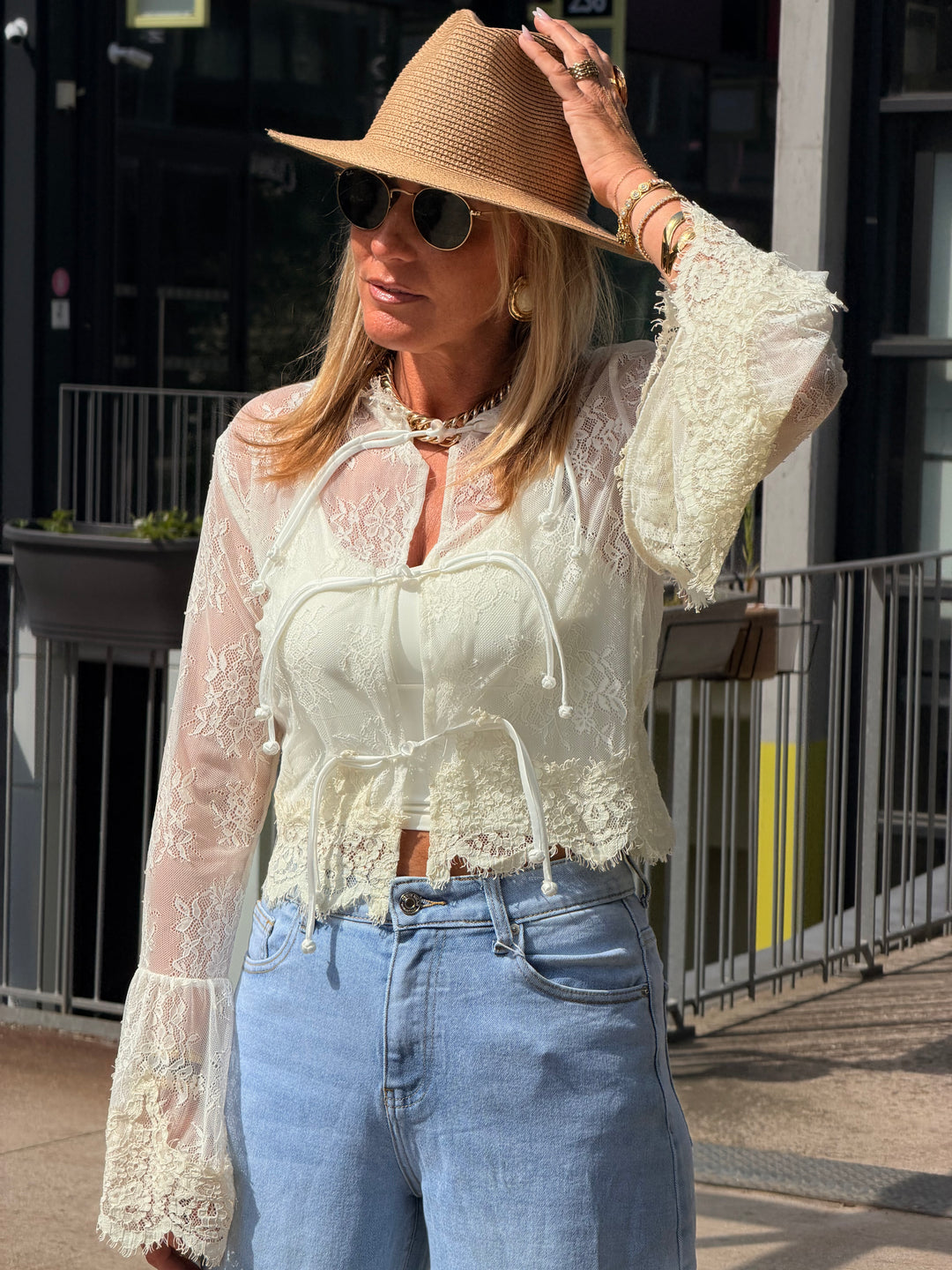 Blouse dentelle manches évasées ÉCRU