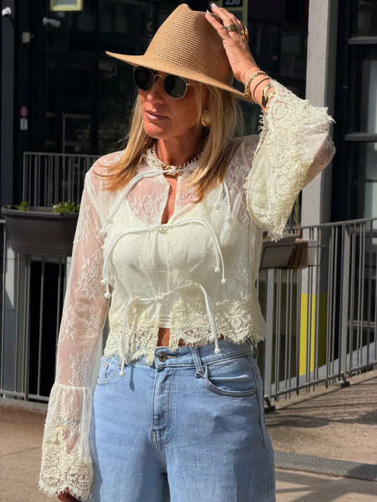 Blouse dentelle manches évasées ÉCRU