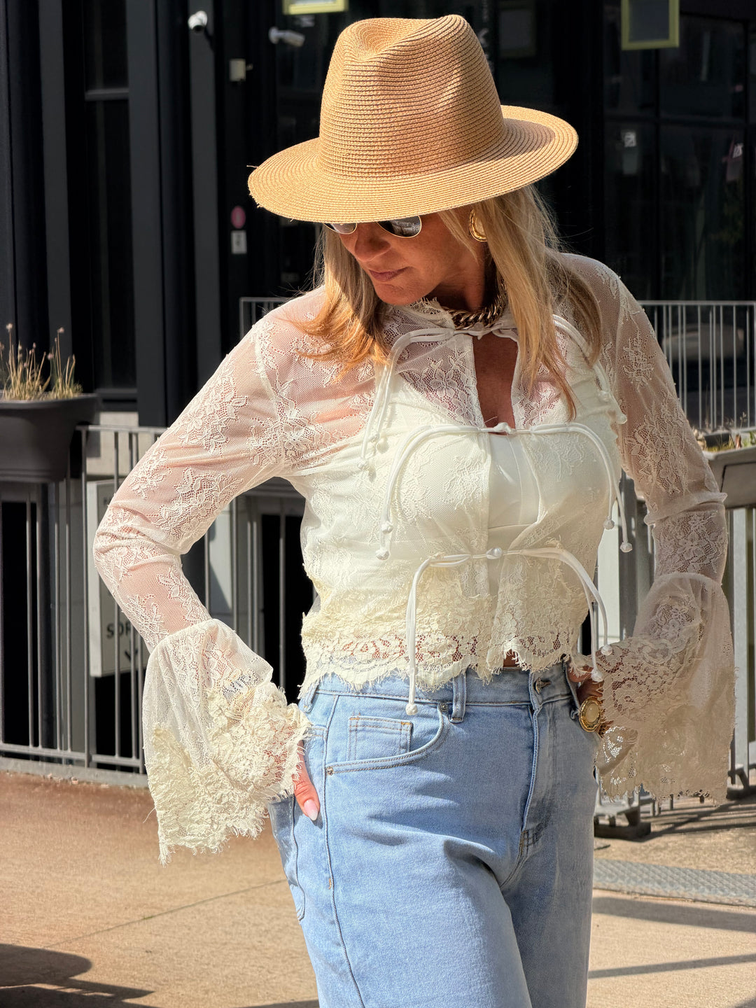 Blouse dentelle manches évasées ÉCRU