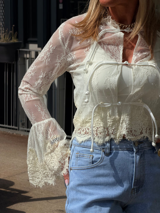 Blouse dentelle manches évasées ÉCRU