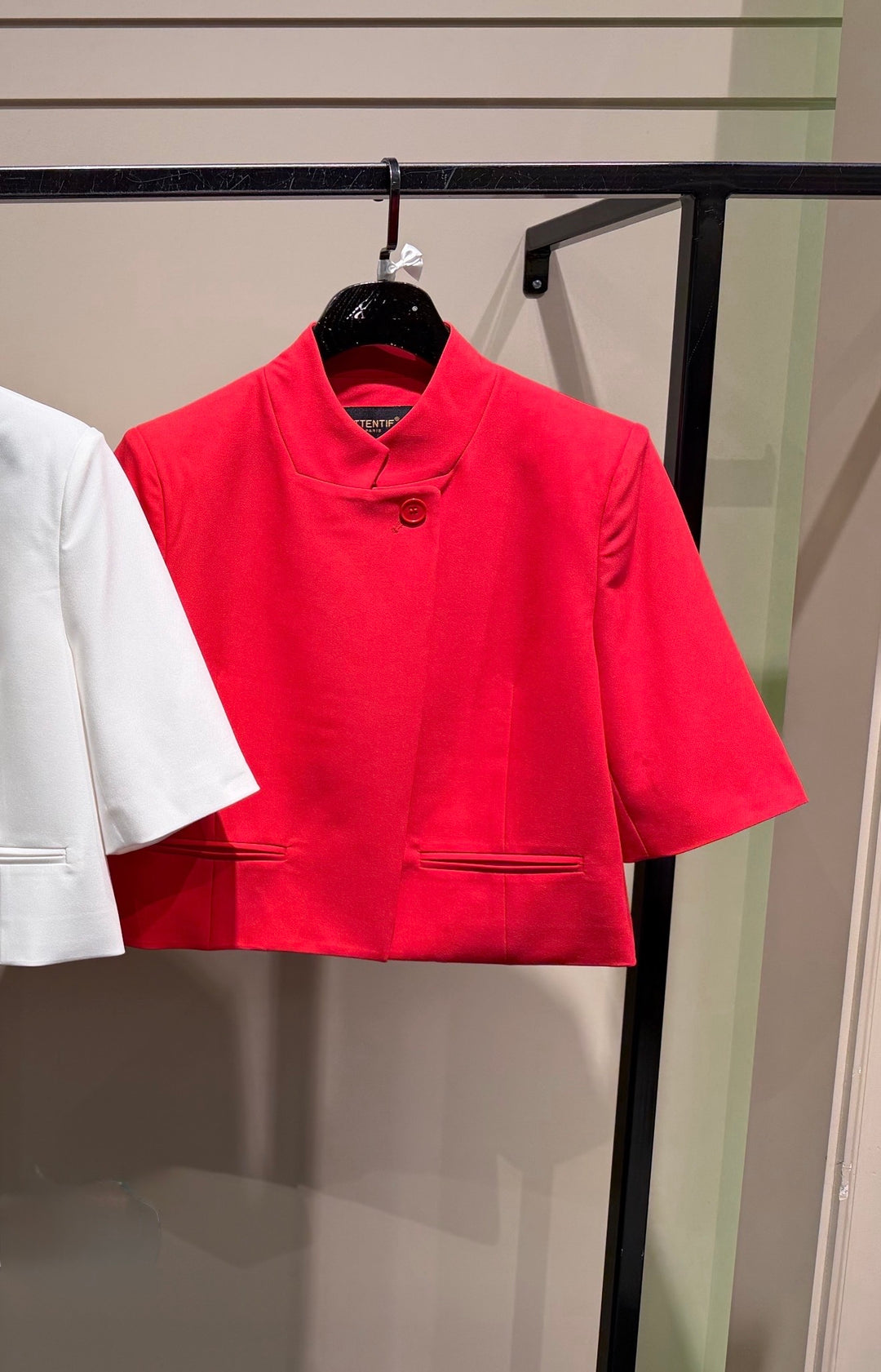 Blazer court rouge V26049