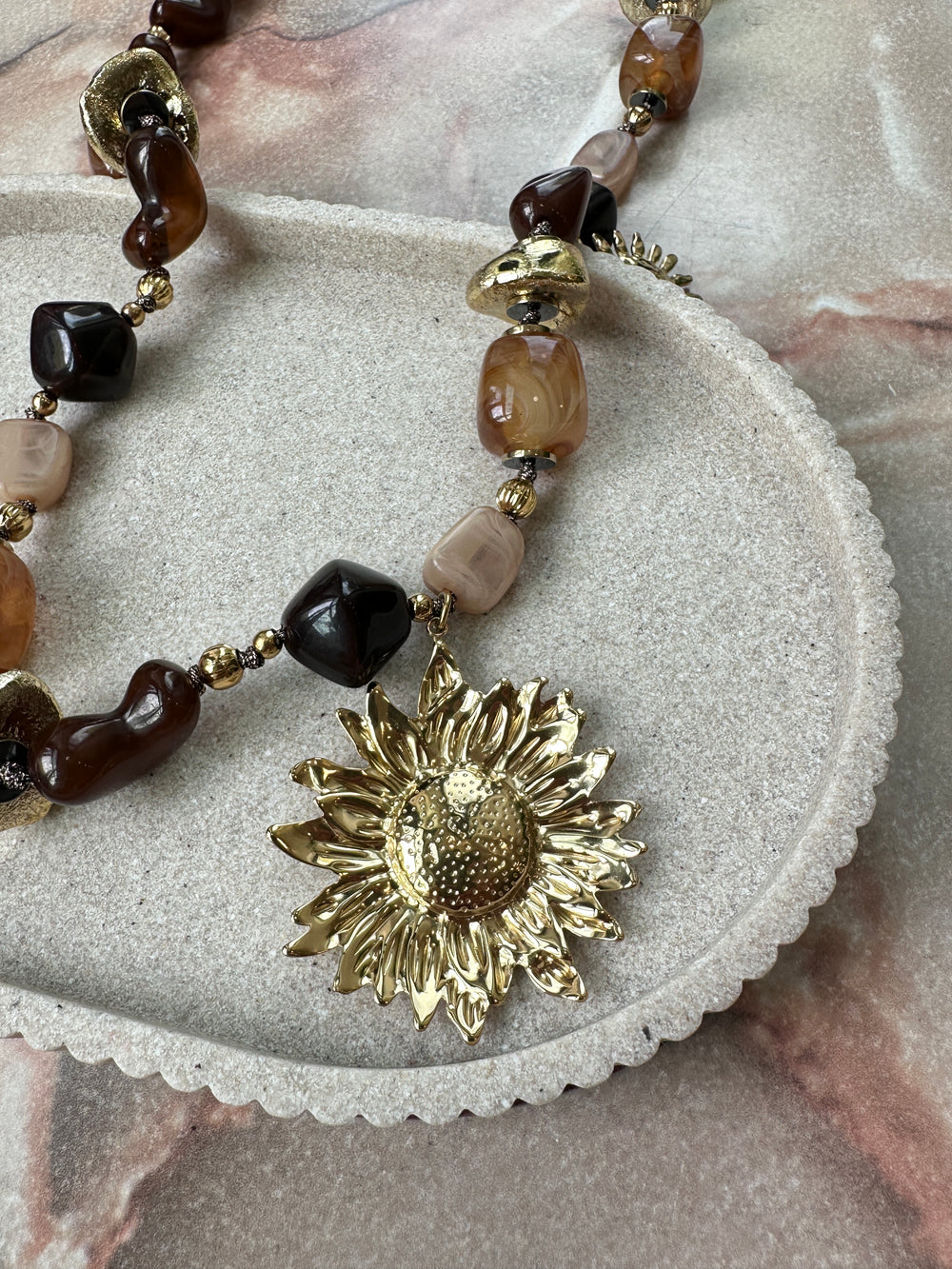 Collier long nacre pendentif or