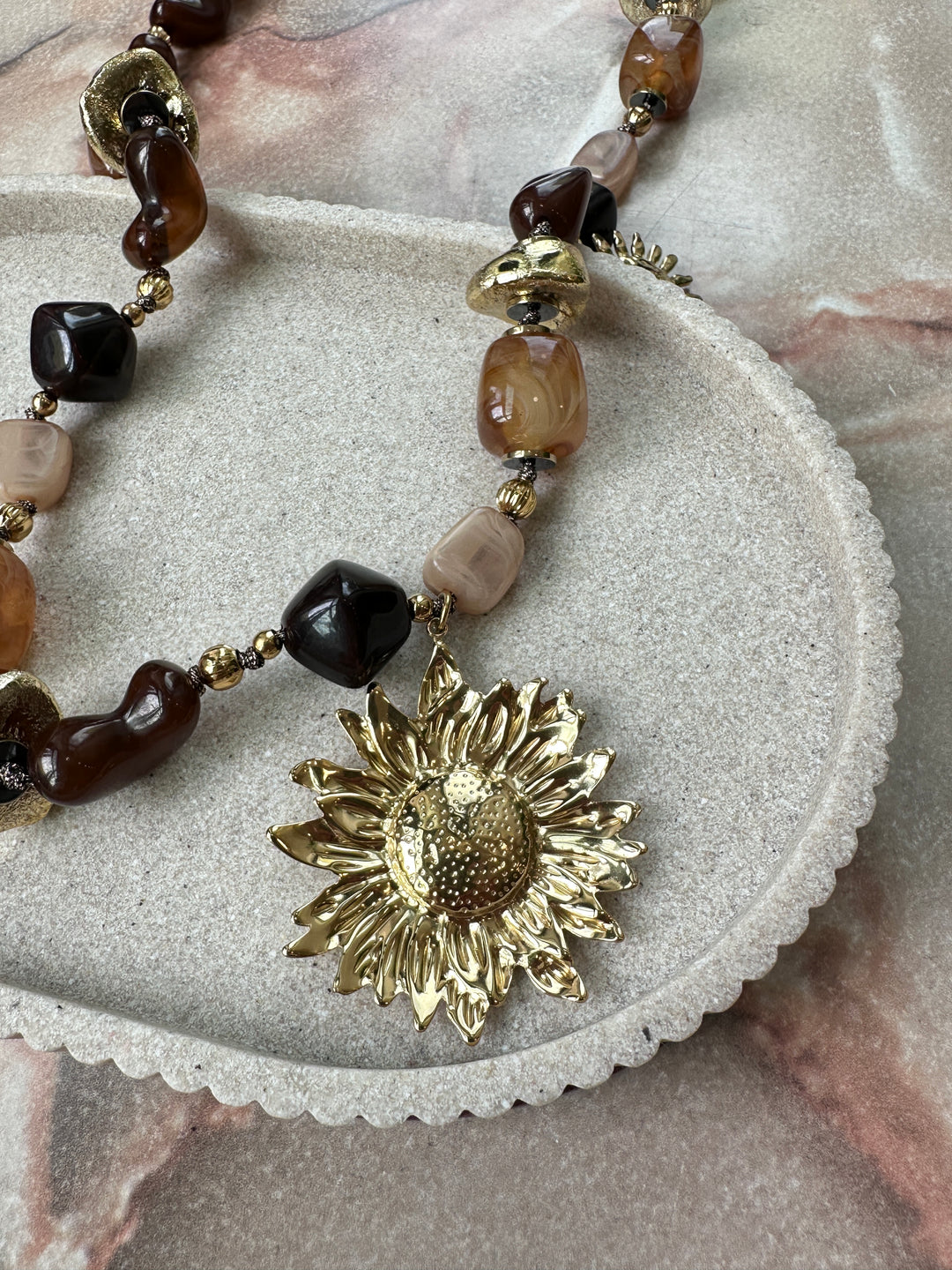 Collier long nacre pendentif or