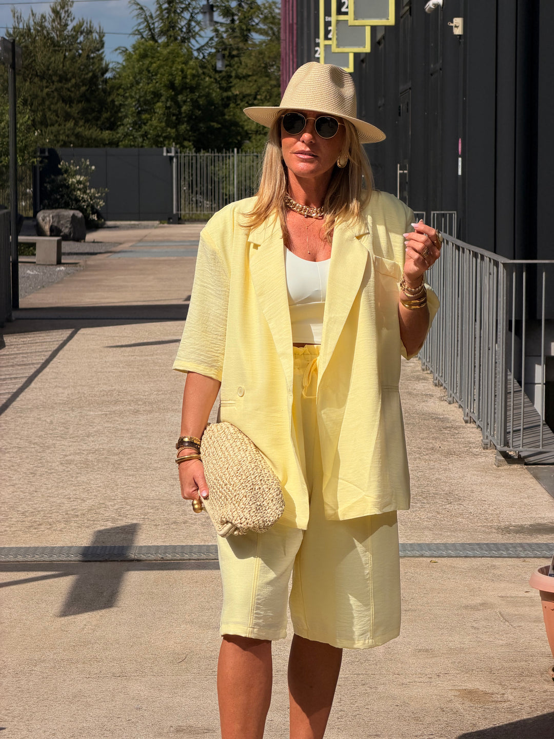 Veste jaune dos dentelle 1215