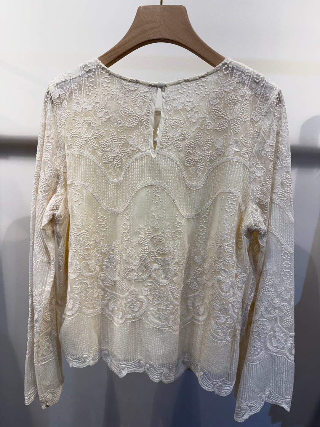 Top dentelle doublé manches évasées 2625