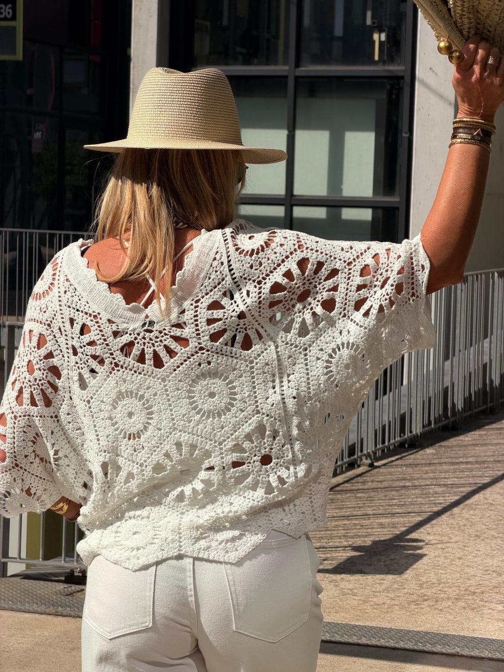 Top crochet blanc col V
