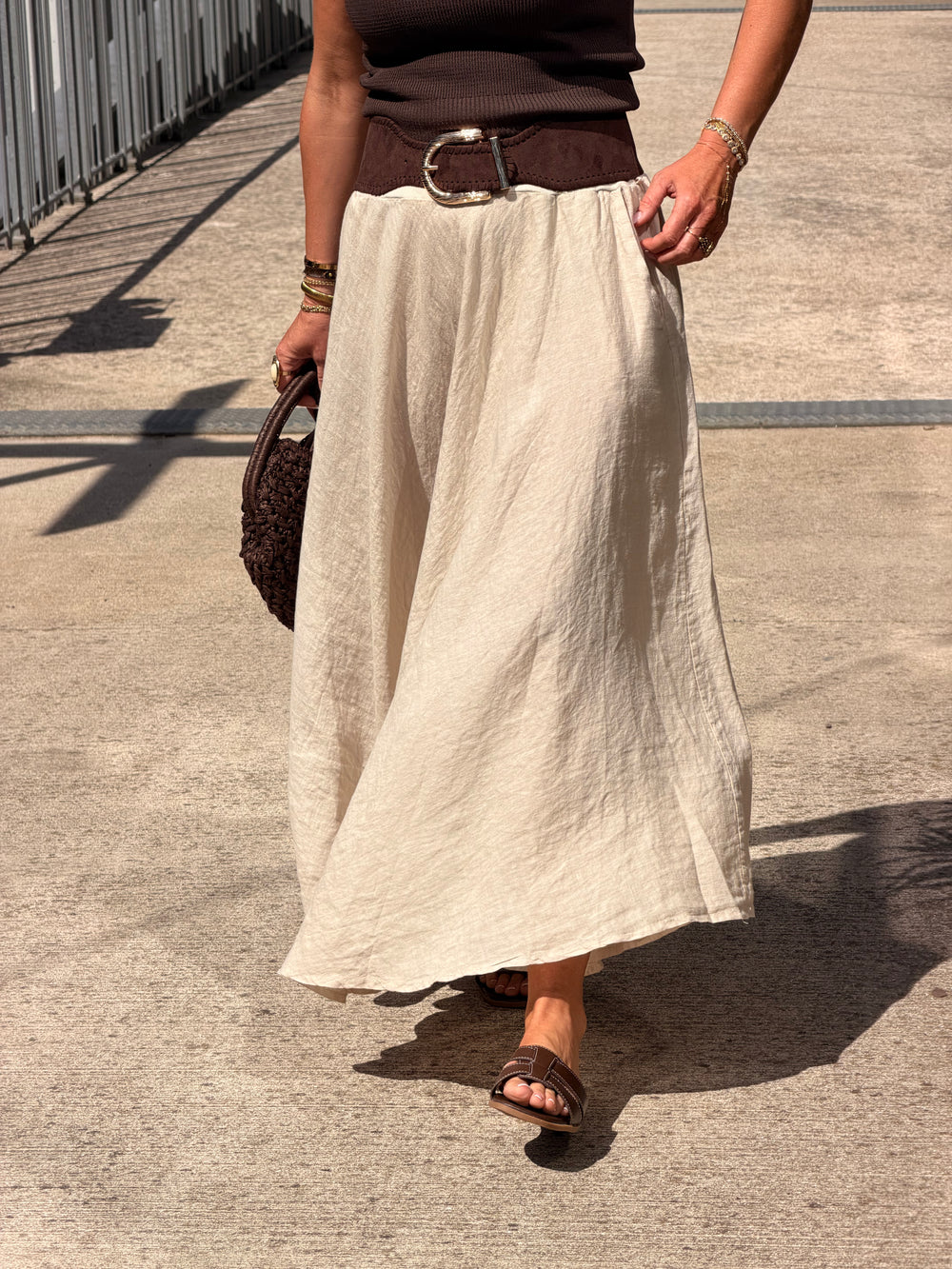 Jupe élastique avec ceinture paille beige