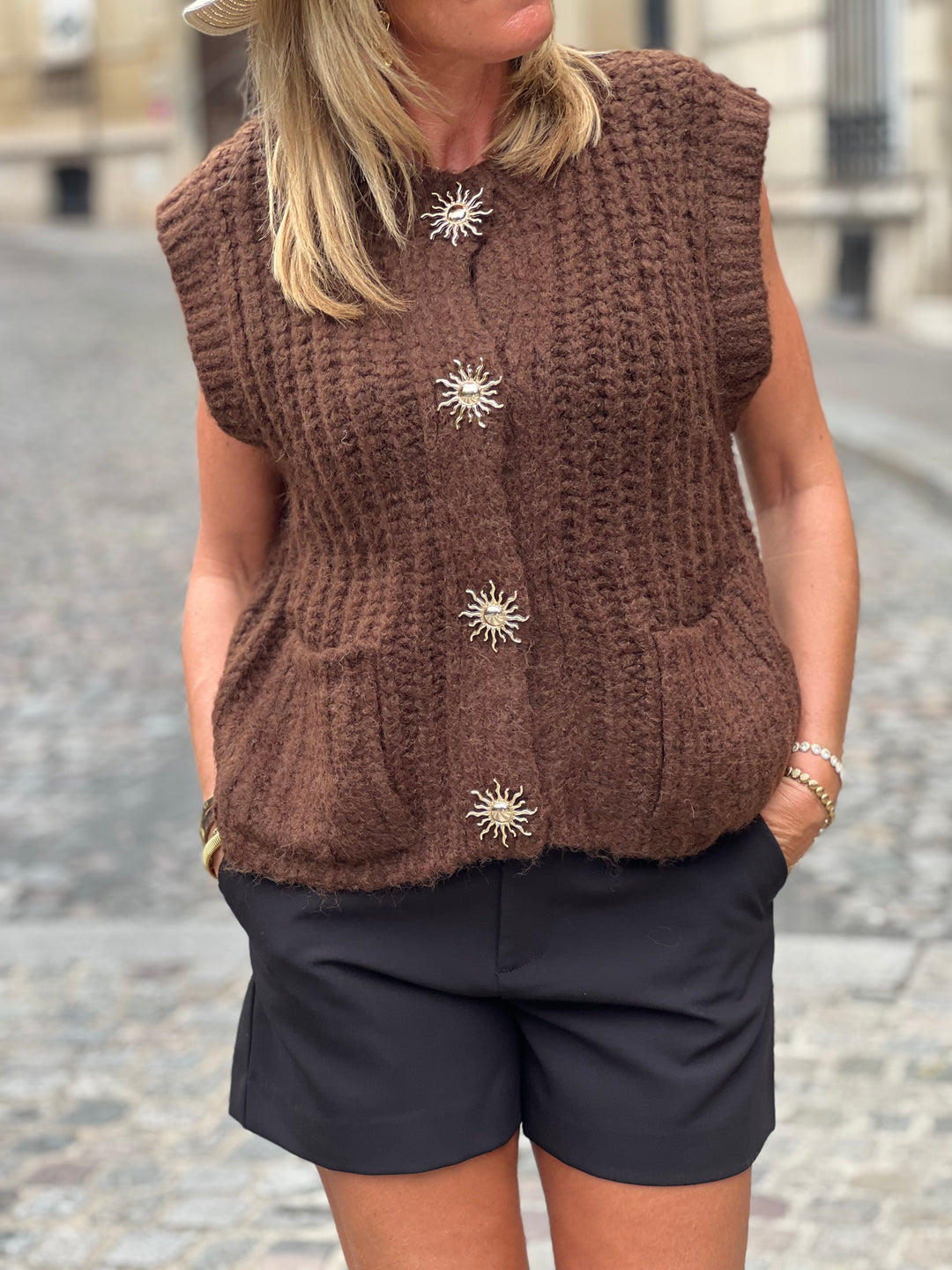 Gilet sans manches poches et boutons soleil 1771