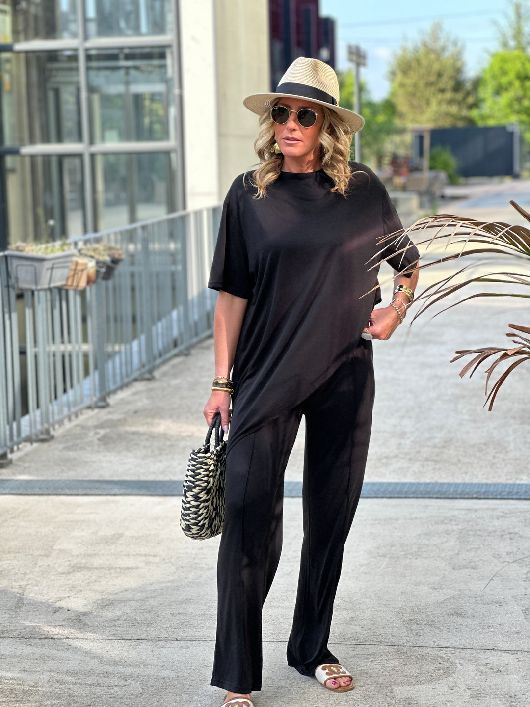 Ensemble t-shirt et pantalon noir 187