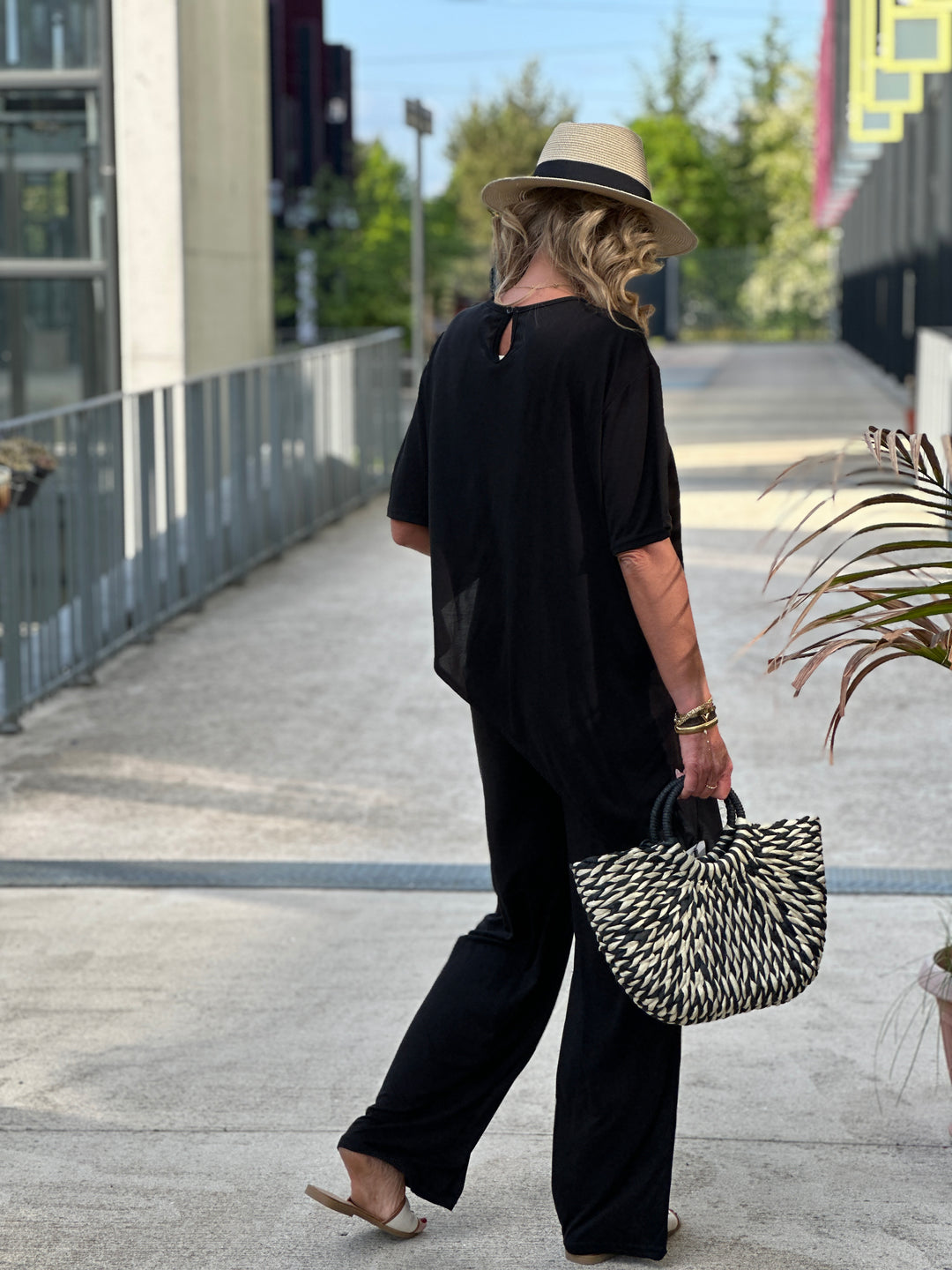 Ensemble t-shirt et pantalon noir 187