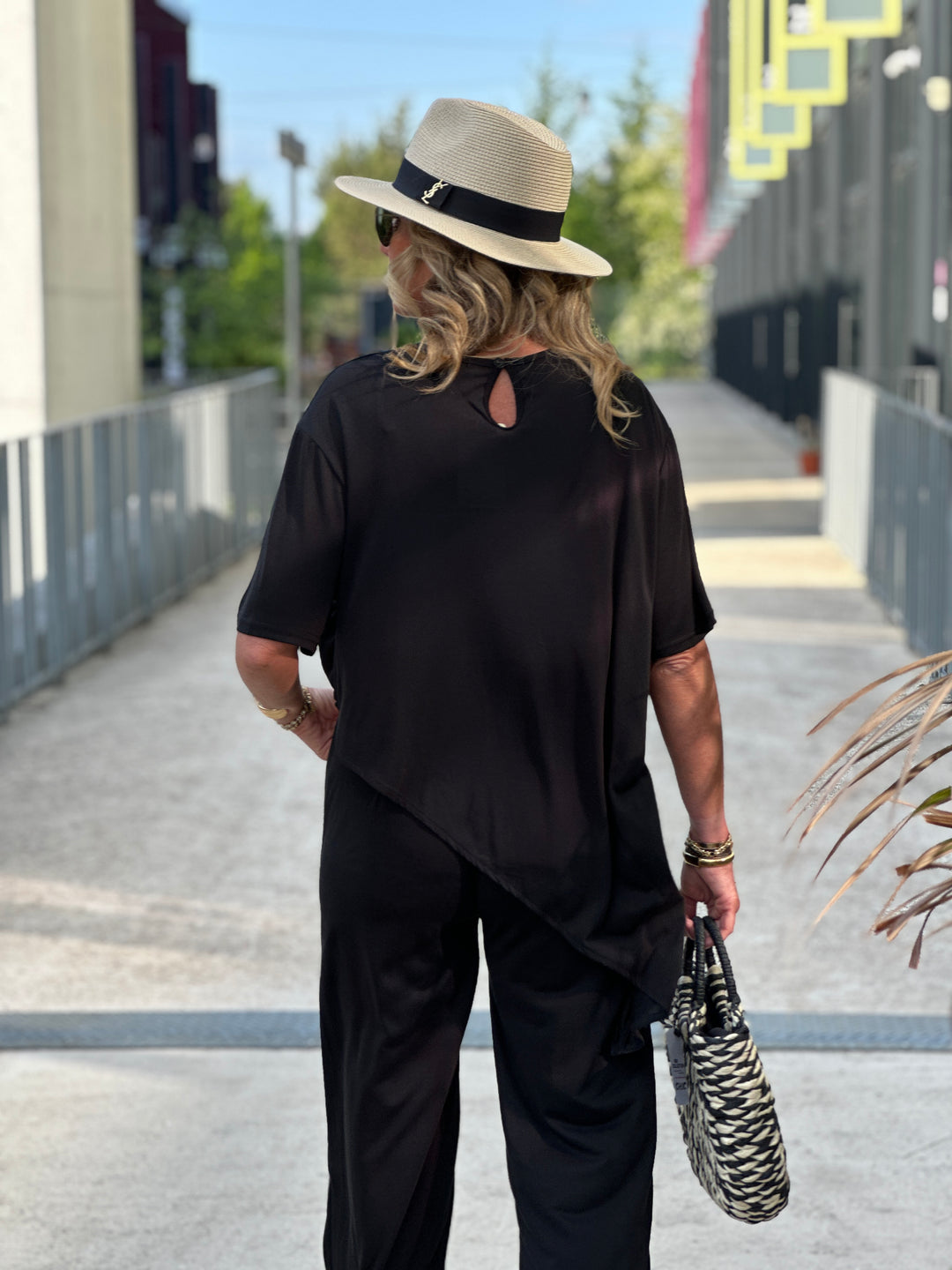 Ensemble t-shirt et pantalon noir 187