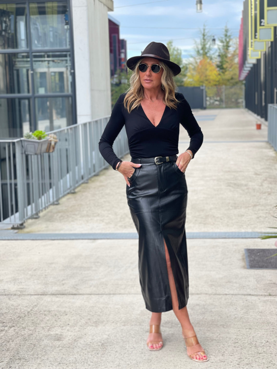 Jupe similicuir tube fente ceinture Noir 7652-1