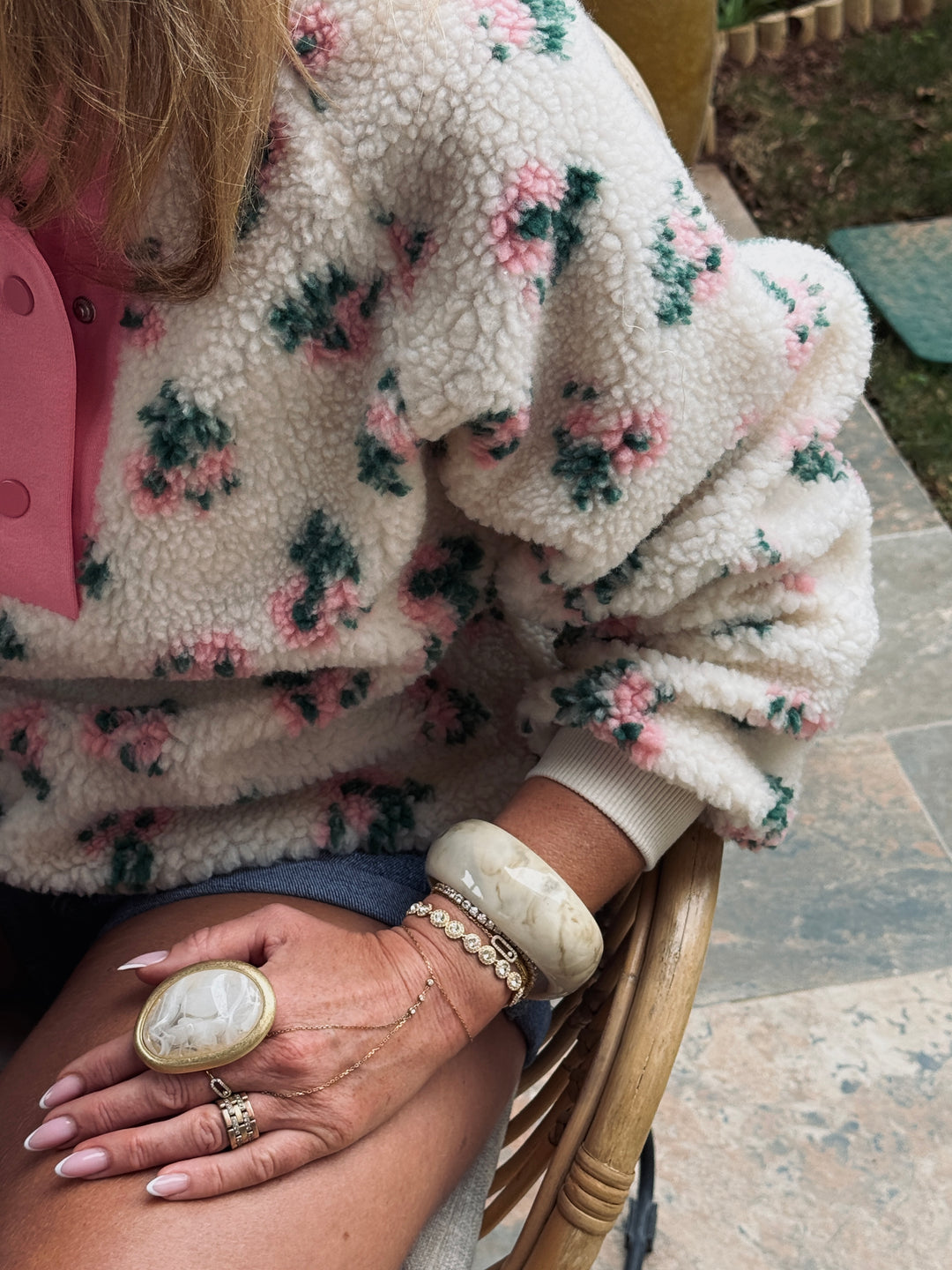 Sweat moumoute motif floral rose 2692