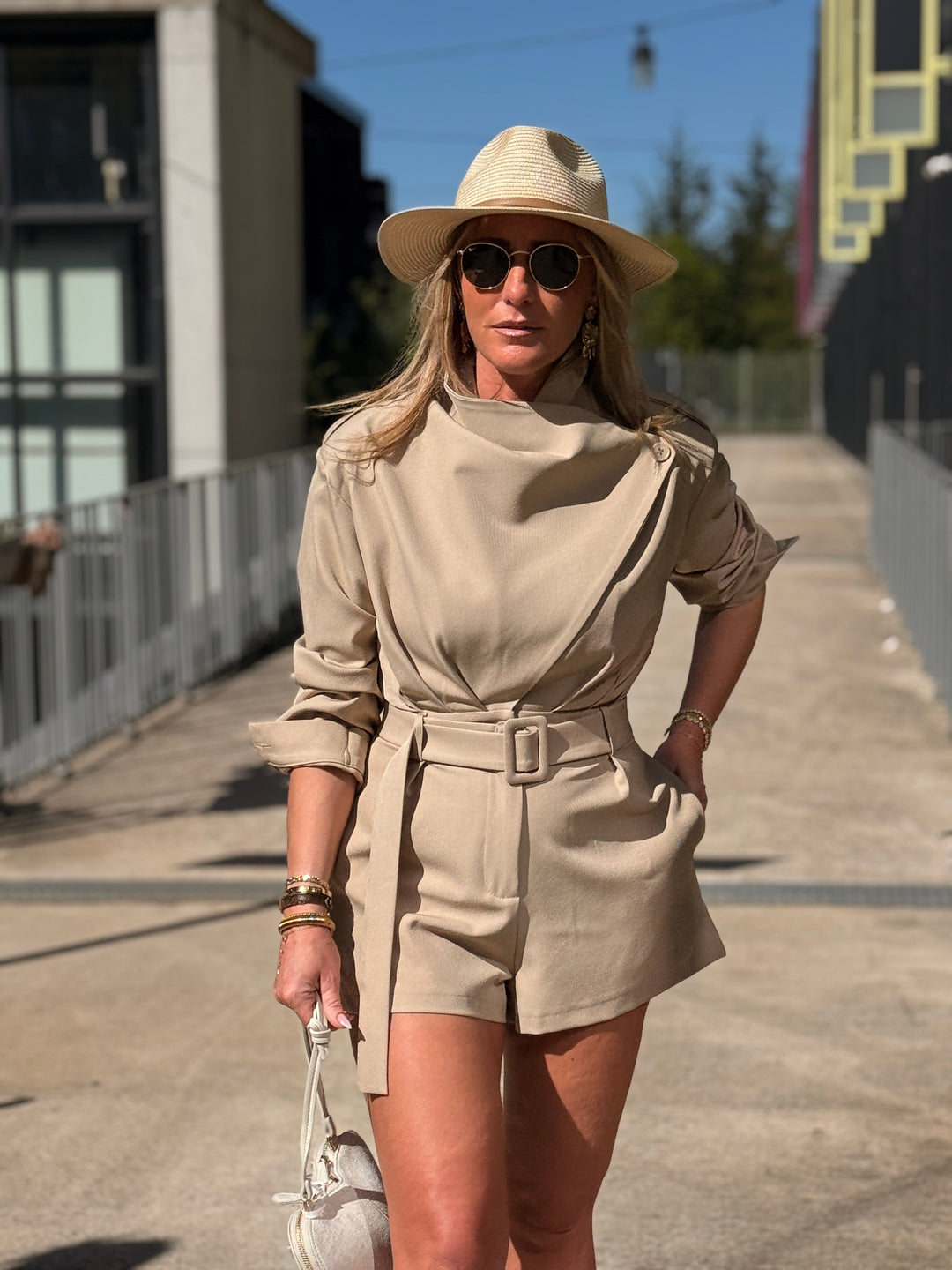 Combi-short avec ceinture Taupe (taille petit)