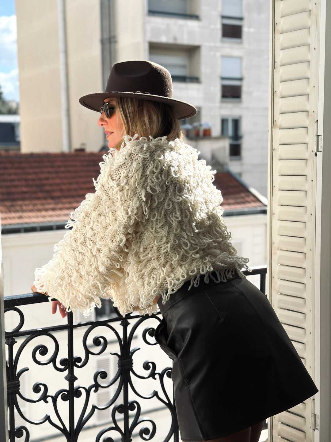 Gilet écru en maille bouclettes 06JS13