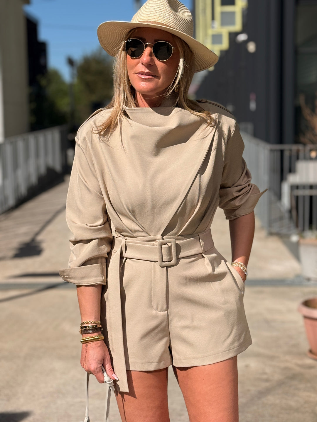 Combi-short avec ceinture Taupe (taille petit)