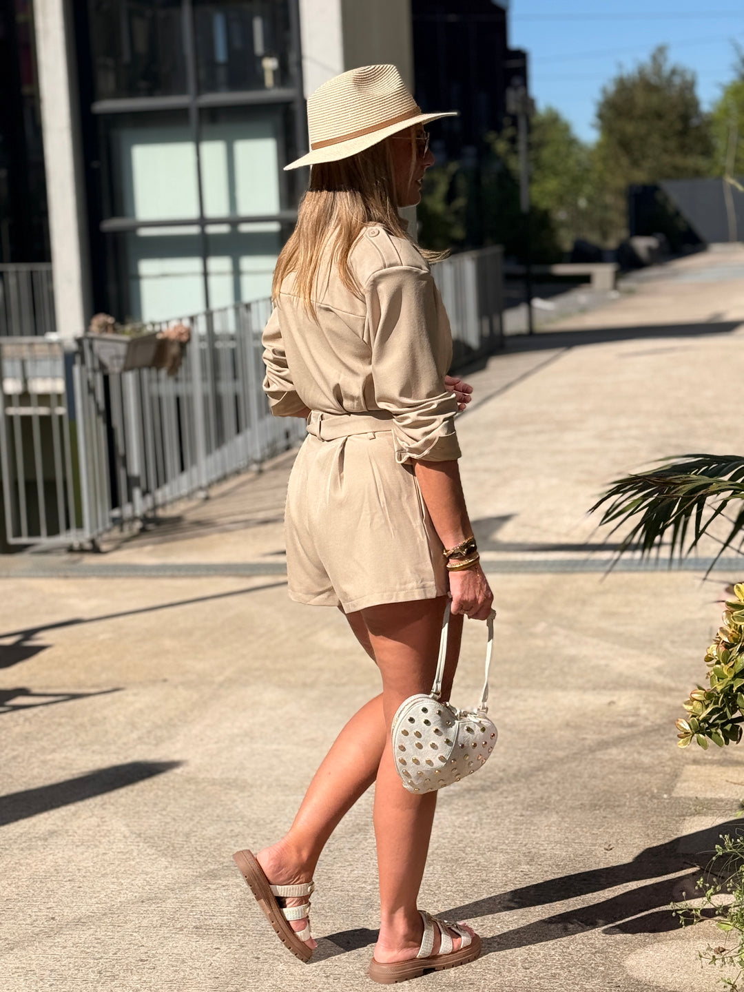 Combi-short avec ceinture Taupe (taille petit)