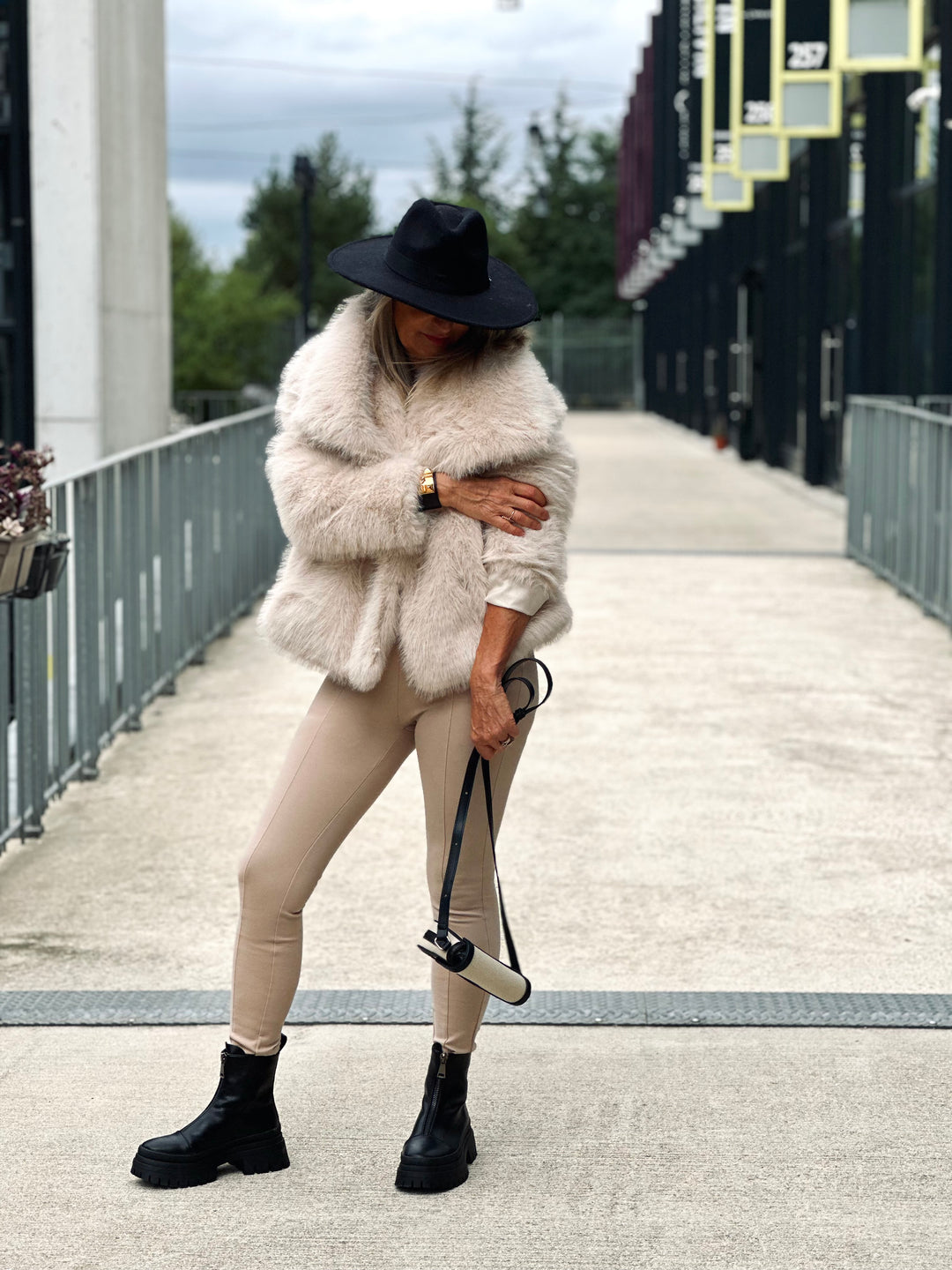 Leggings à bouton beige / Yu