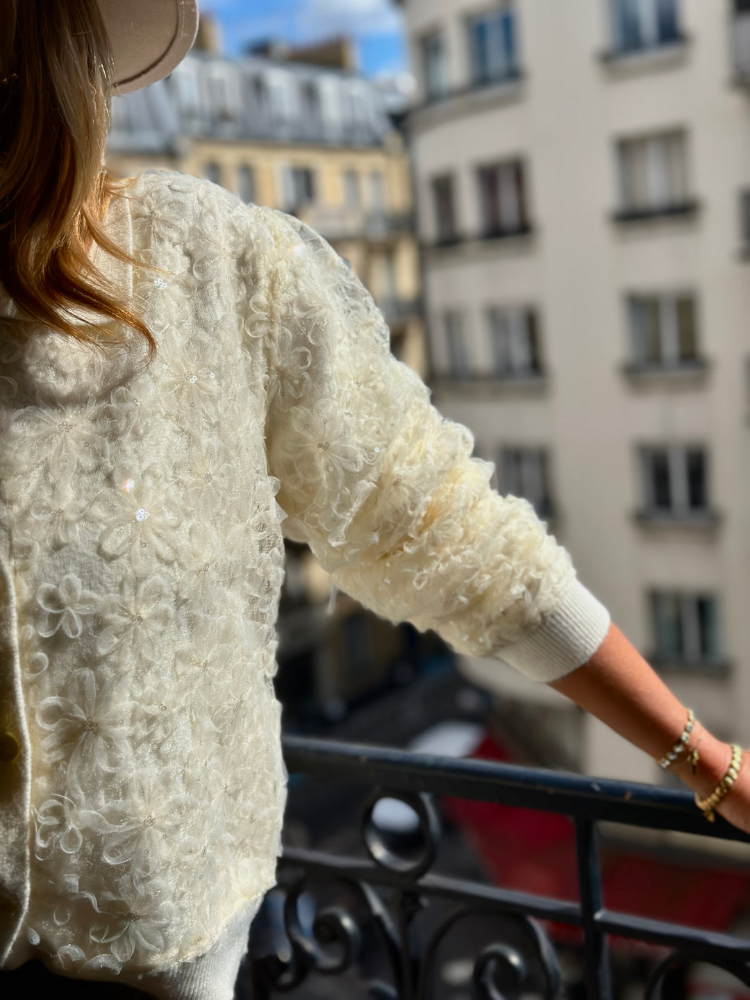 Pull/gilet beige brodés fleuris 5005