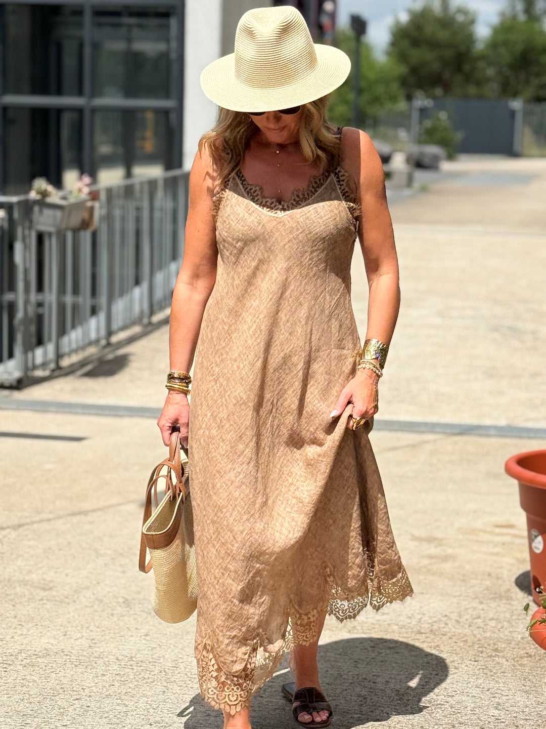 Robe lin aux dentelle 26700 Camel