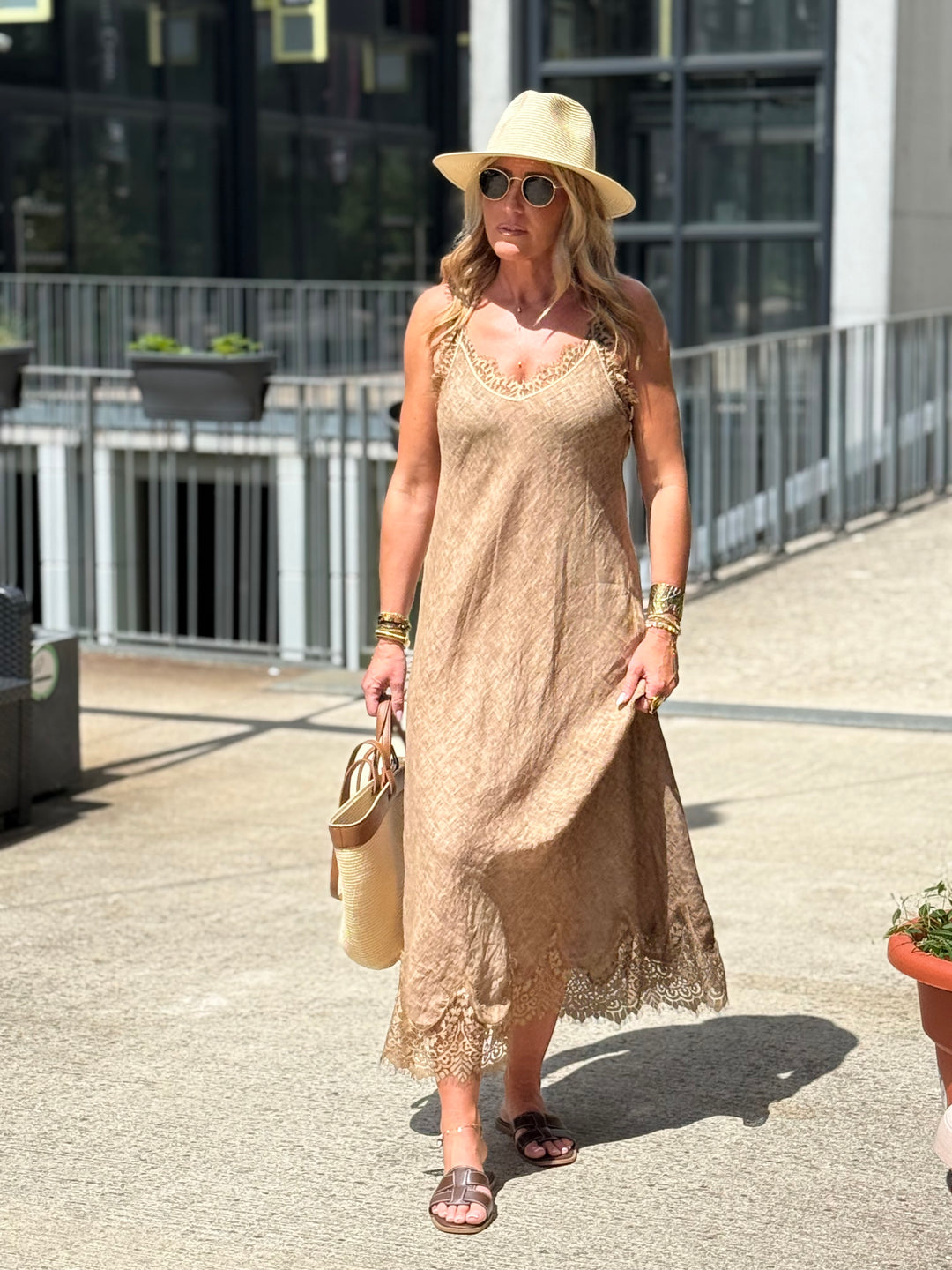 Robe lin aux dentelle 26700 Camel