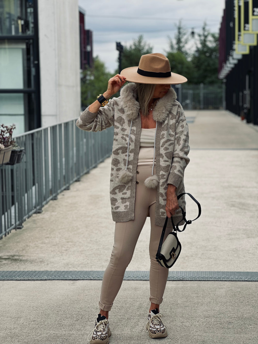 Leggings à bouton beige / Yu
