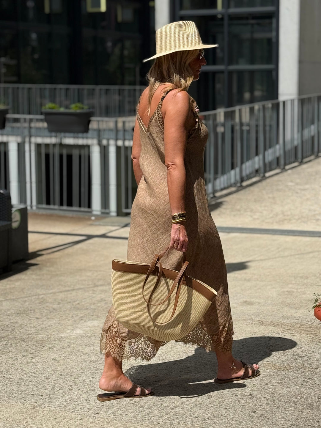Robe lin aux dentelle 26700 Camel