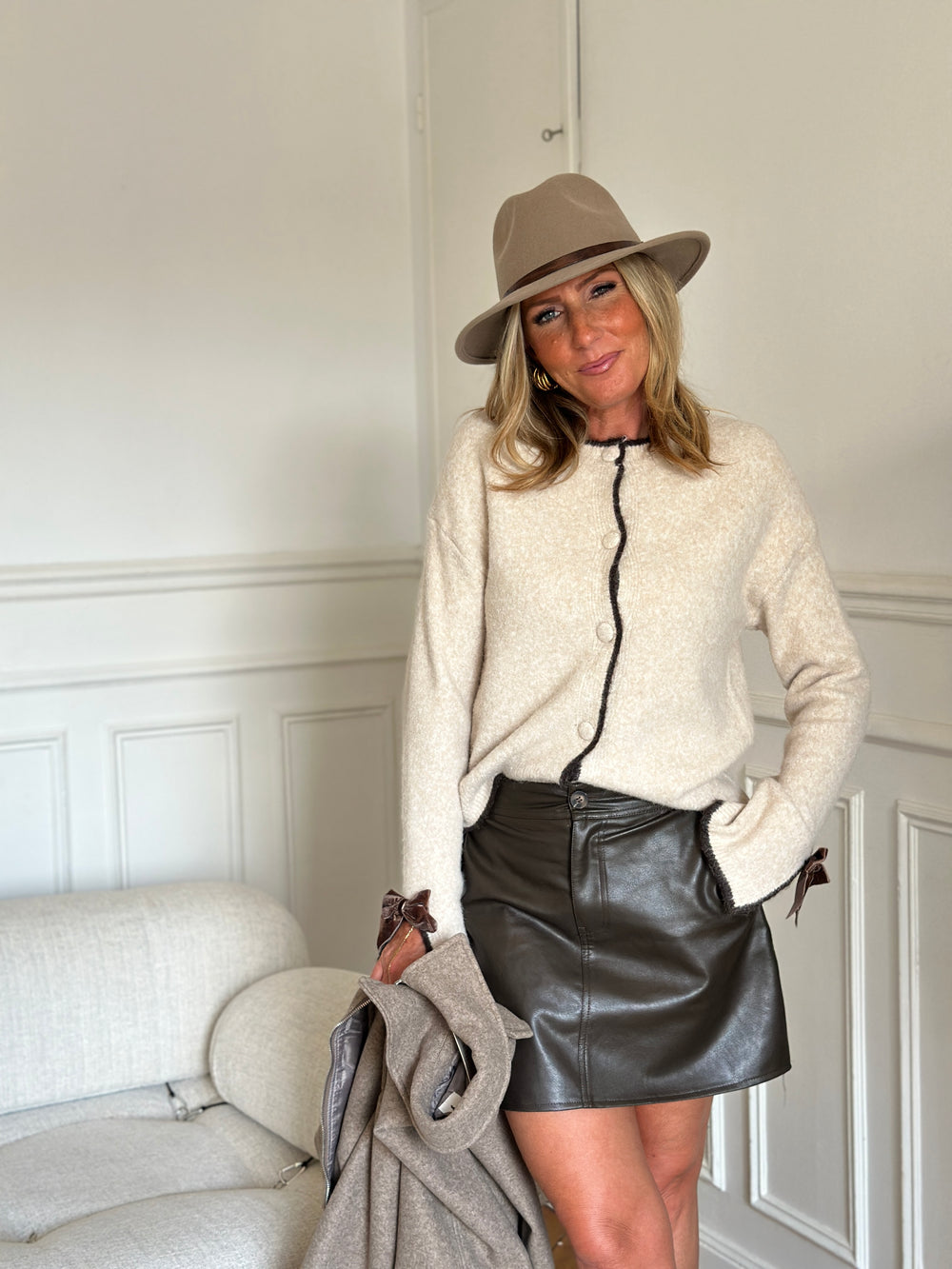 Pull beige manches noeuds 4027