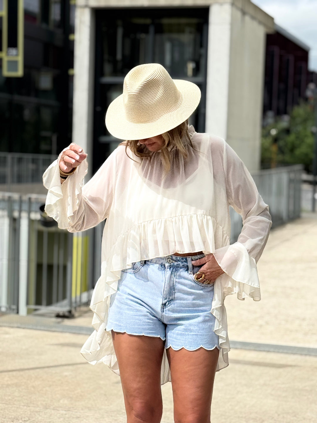 Blouse en voile long à l’arriere 9065 Beige