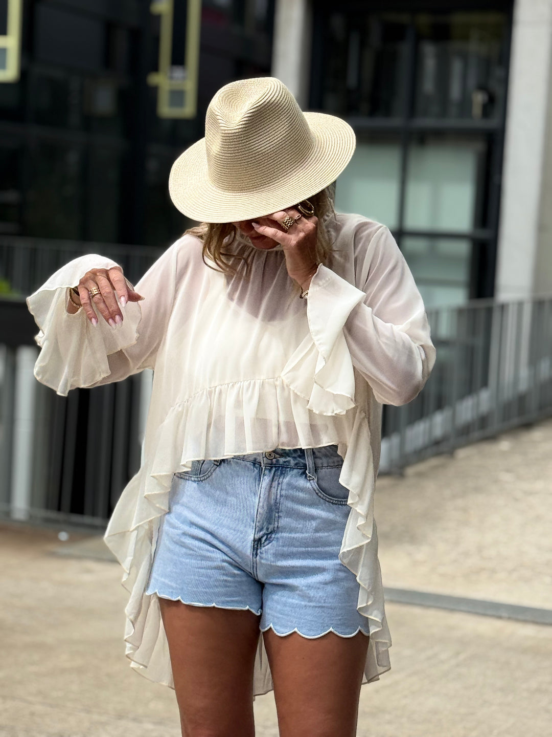 Blouse en voile long à l’arriere 9065 Beige