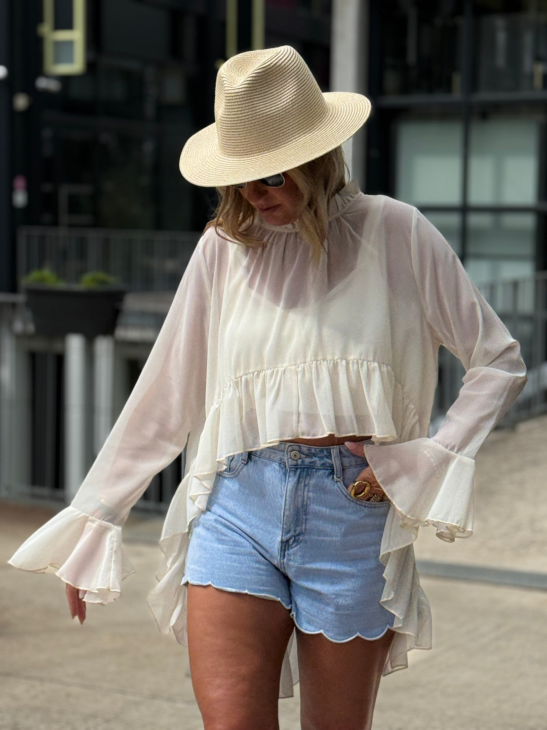 Blouse en voile long à l’arriere 9065 Beige
