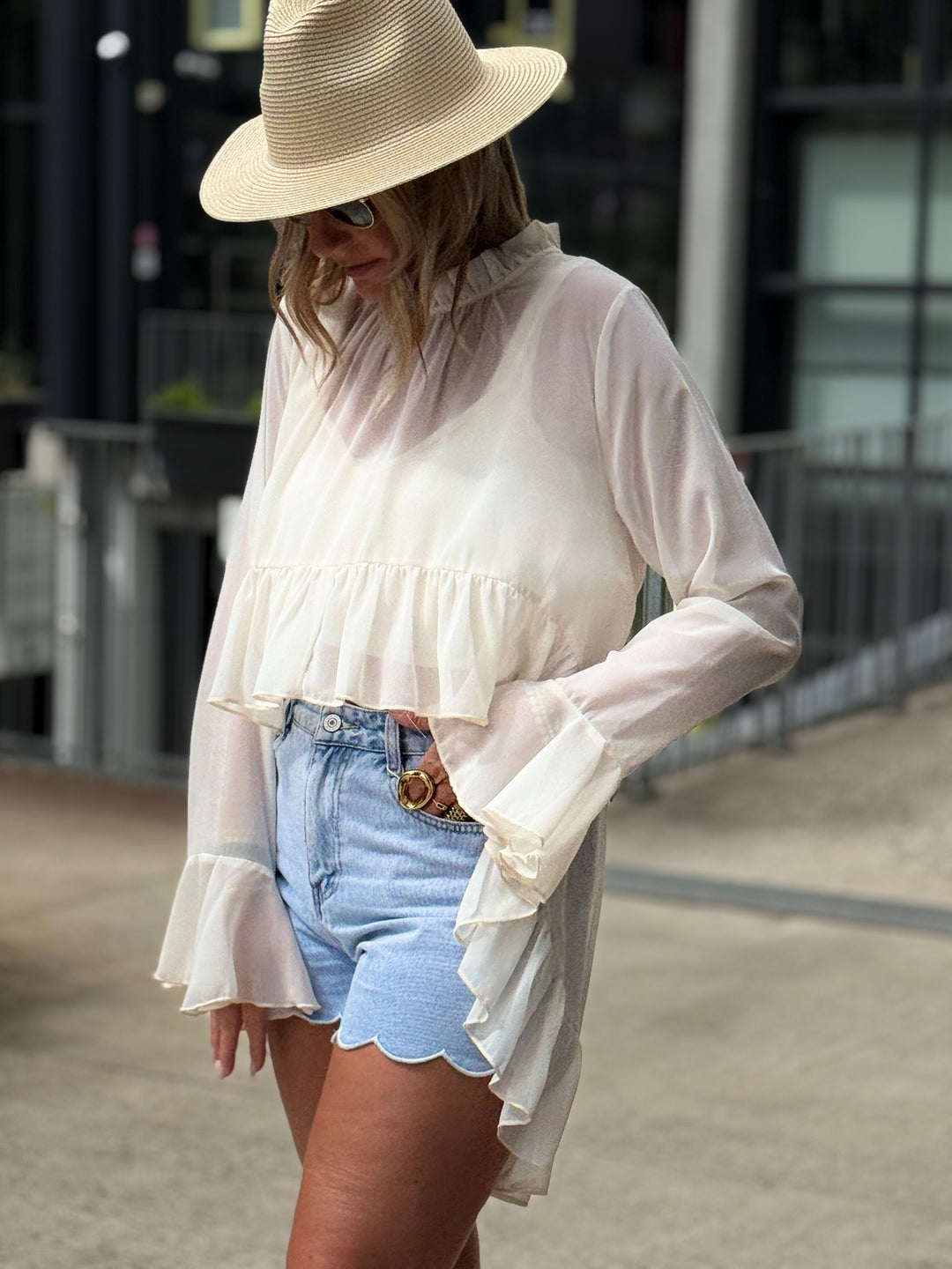 Blouse en voile long à l’arriere 9065 Beige
