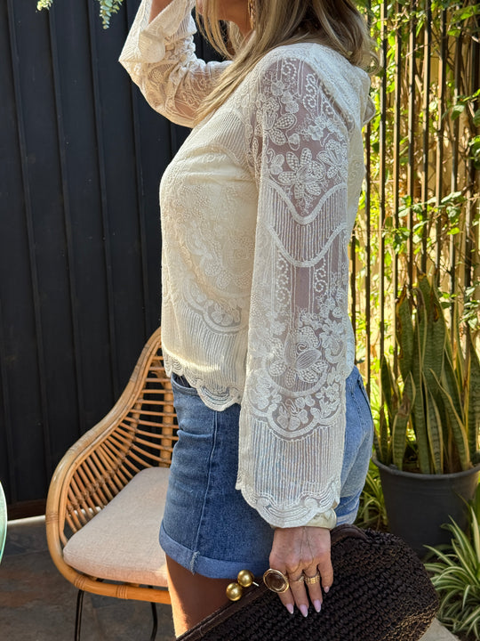 Top dentelle doublé manches évasées 2625