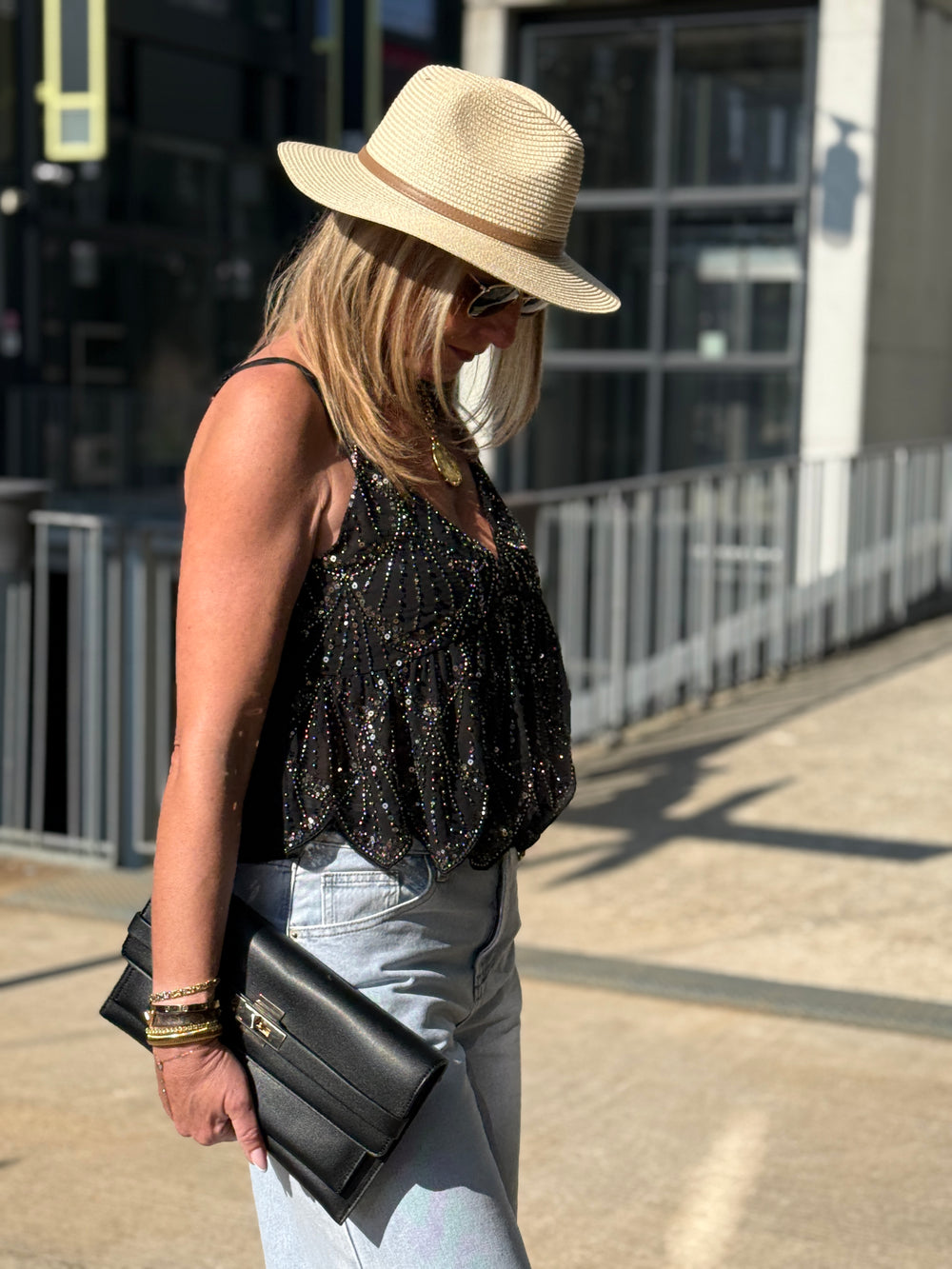 Top NOIR à sequins H010