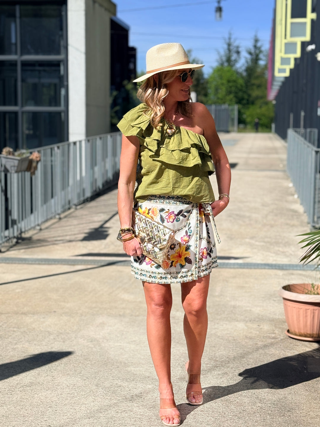 bustier manche d'un coter