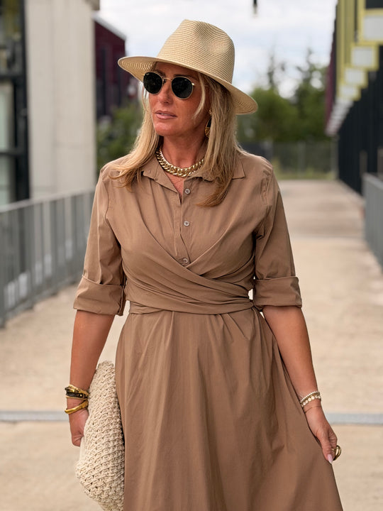 Robe attaché à la taille