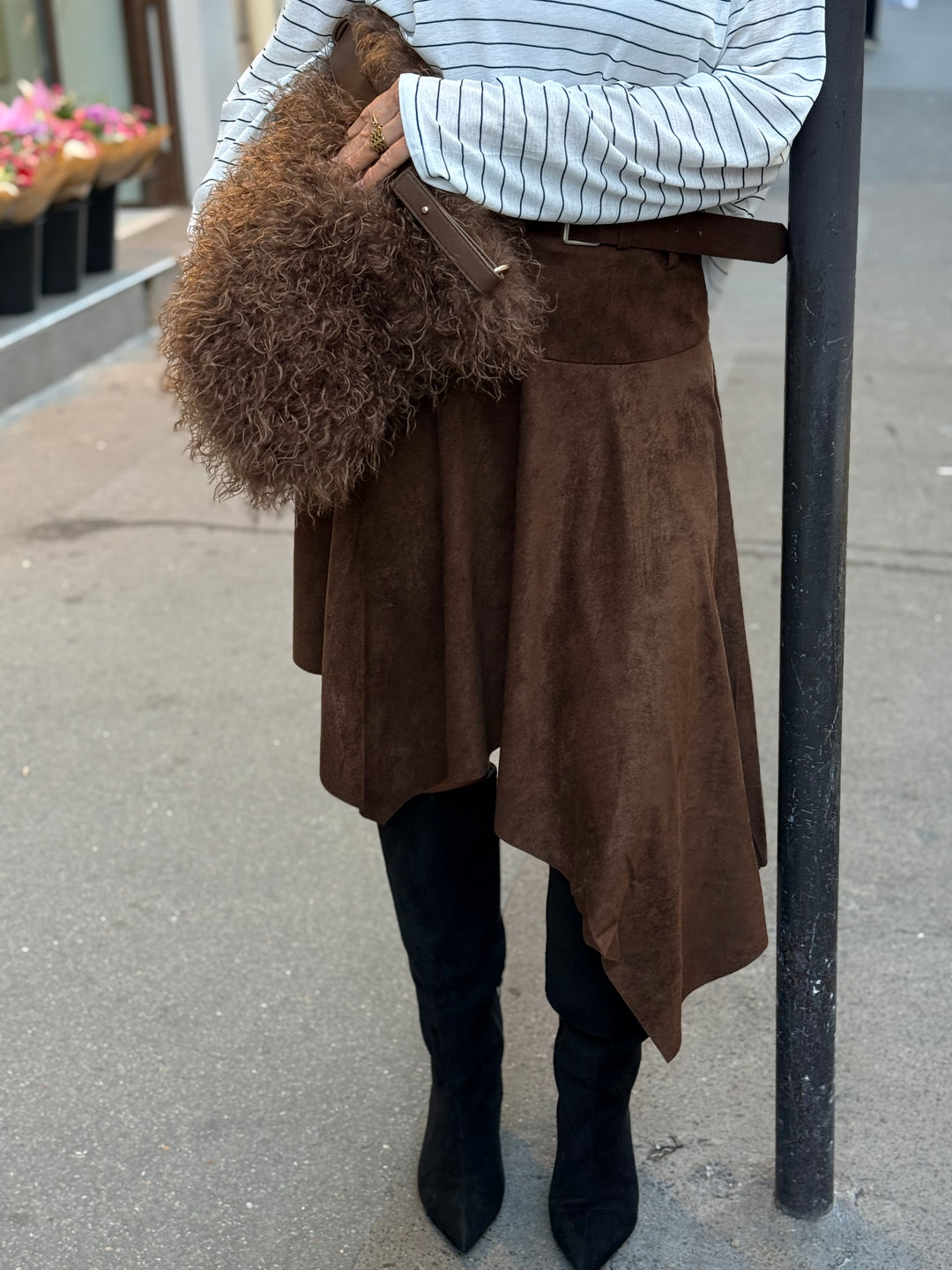 Jupe daim asymétrique choco J11803