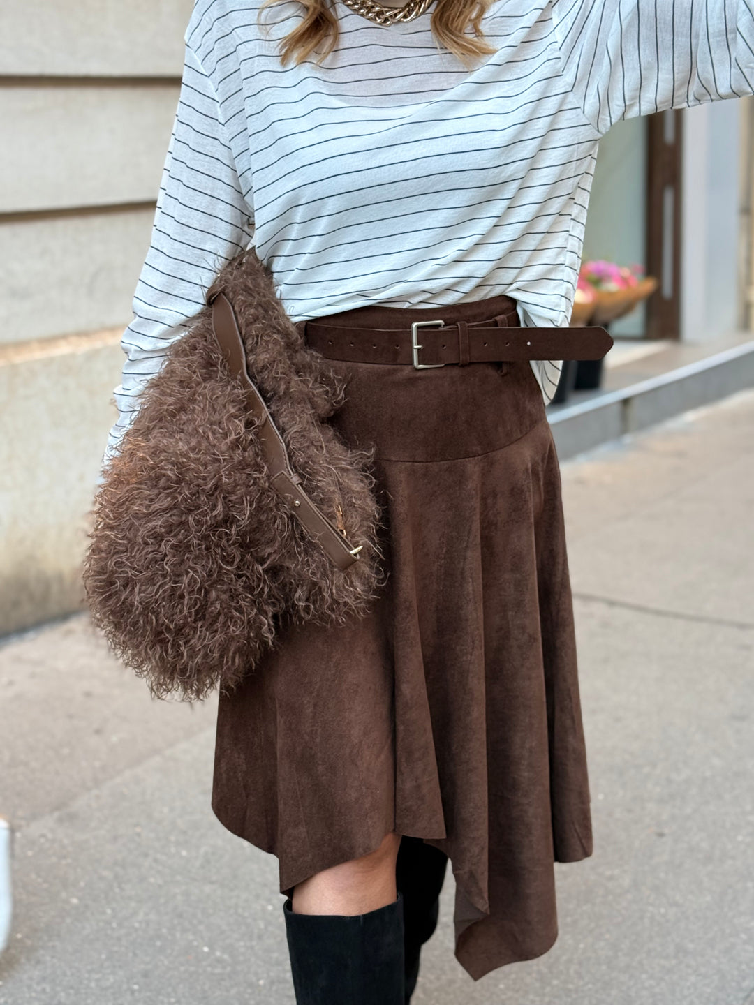 Jupe daim asymétrique choco J11803